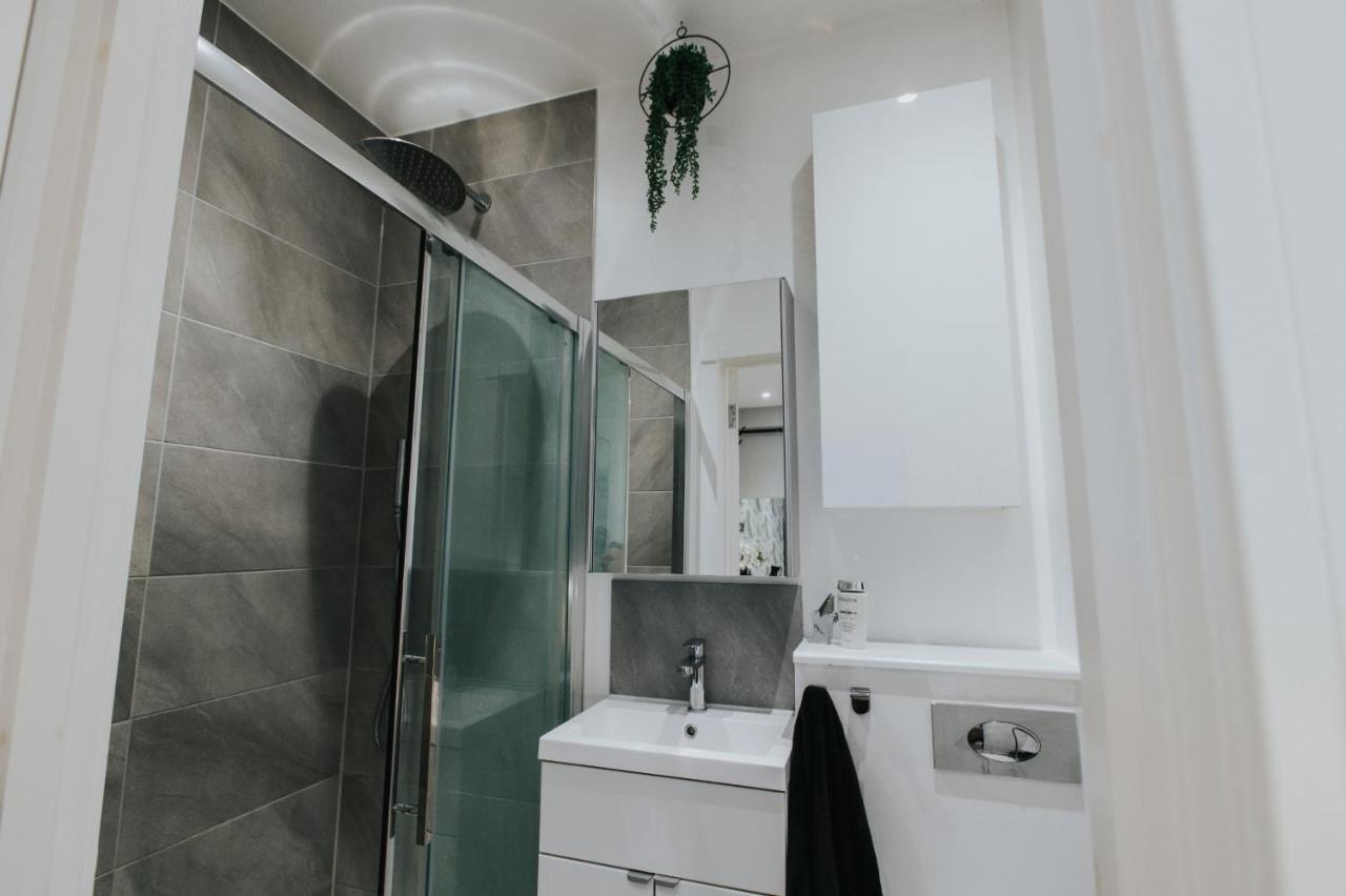 Circa17- Entire Apt, Free Parking, Gym, City Central & Free Netflix Bracknell Eksteriør billede