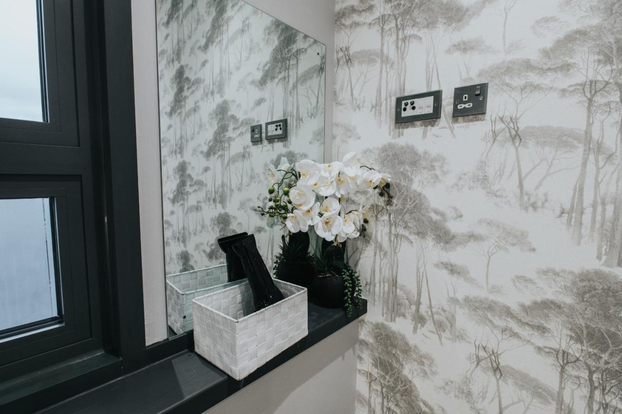 Circa17- Entire Apt, Free Parking, Gym, City Central & Free Netflix Bracknell Eksteriør billede